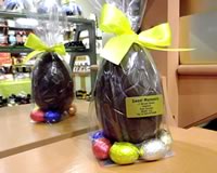 (image for) Milk Chocolate Easter Egg with Assorted Praline Filled Eggs 175g